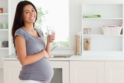 فواید نوشیدن آب در دوران بارداری